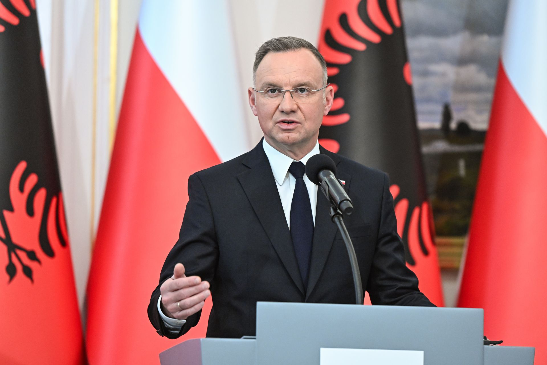 Andrzej Duda odniósł się do słów Donalda Tuska na temat reparacji od Niemiec - INFBusiness