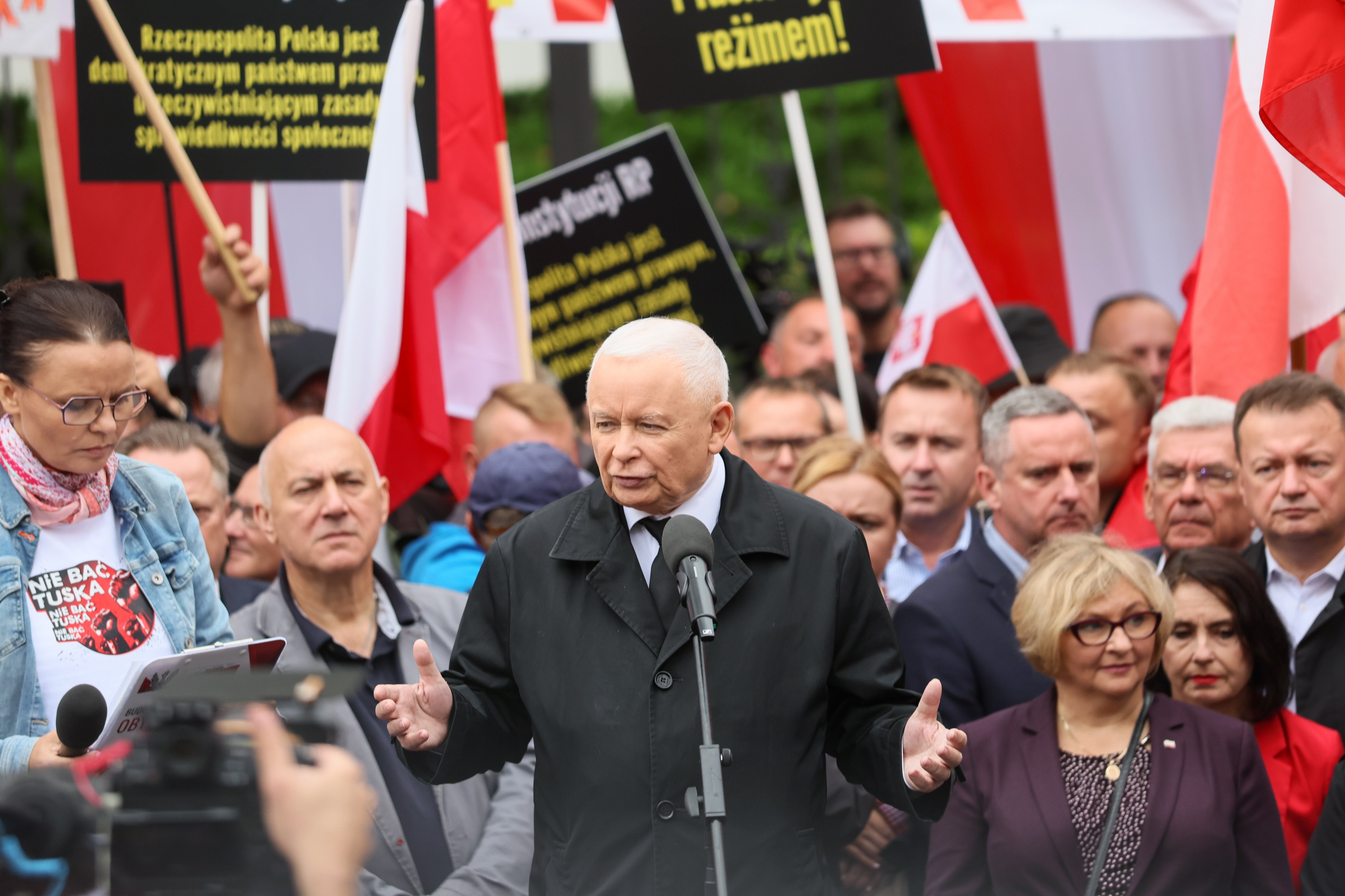 Protest PiS w Warszawie. Kaczyński atakuje KO. „To nie jest polska formacja" - INFBusiness