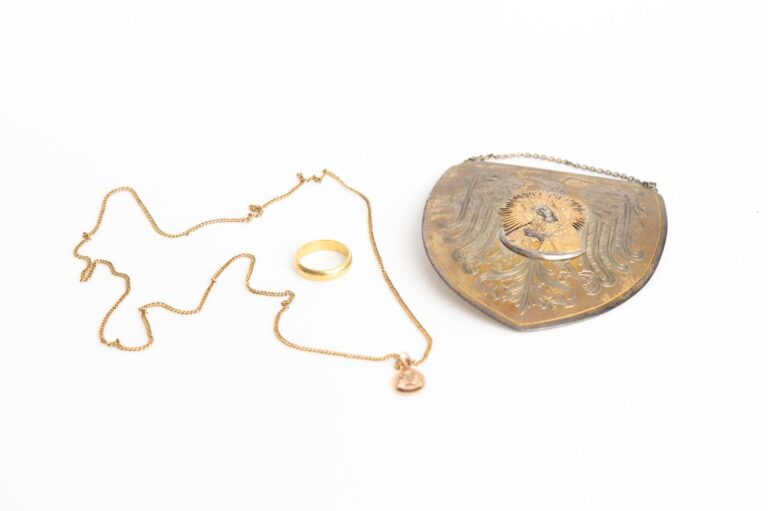 Niemieckie archiwum oddaje rzeczy osobiste ofiar nazistów 3