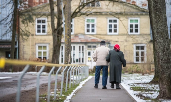 Mieszkańcy DPS-ów płacą dwukrotnie za opiekę zdrowotną. NFZ nie sfinansuje świadczeń