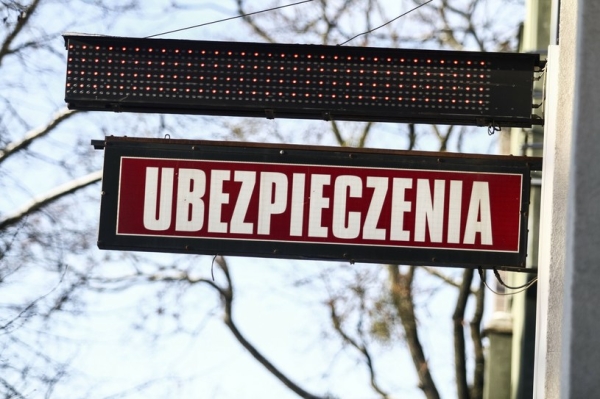 Oszuści coraz częściej starają się wyłudzić od ubezpieczycieli pieniądze metodą "na zgon" /Artur Szczepański /Reporter